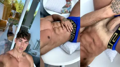 Levy Van Wilgen – Selfie en Slip Bleu et Tease Abdos