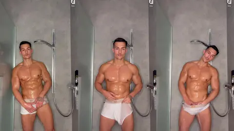 Levy Van Wilgen Tease En Sous-Vêtements Mouillés Sous La Douche