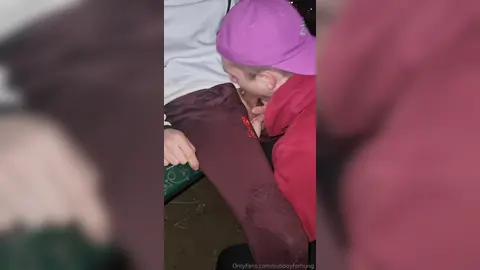 Je suce une bite en public la nuit