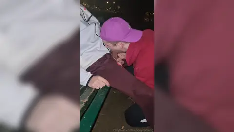 Je suce une bite en public la nuit