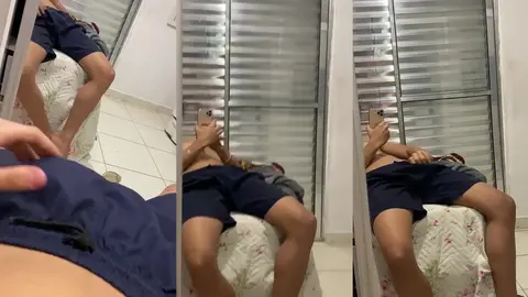 Selfie dans le miroir en short sombre