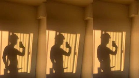 Mon ombre montre ma bite dure qui rebondit