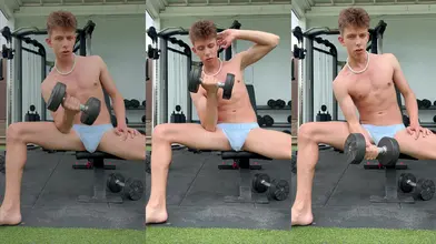 Je m'entraîne en slip et j'exhibe mon corps