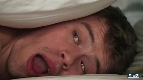 Dad Trap Partie 3 – Beau-père musclé défonce son beau-fils à cru au lit