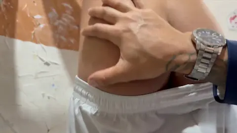 Un minet colombien baisé bareback pour de l’argent