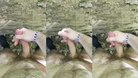 Je me branle la bite et éjacule en pleine forêt