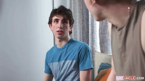 Débuts d’un minet : le maigre Zack Lamattraque se fait baiser sans capote par Jeremy Angel