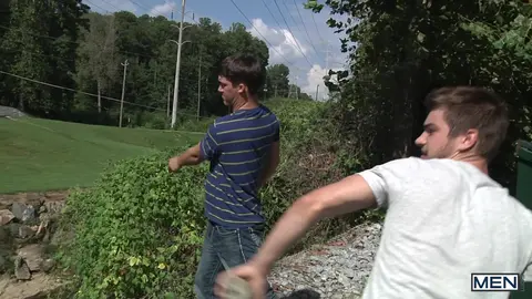 Le minet mince Johnny Rapid perd sa virginité avec son brute costaud Urijah
