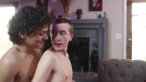 Three The Easy Way : les minets tatoués Archer Black, CJ Parker & Tyler Moore baisent à cru à trois