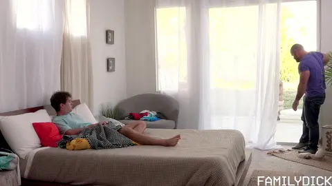 L'amour à la maison Ch 1 – Un instructeur doux – Bishop Angus et Maxx Monroe