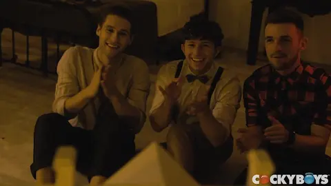 Happy Endings : orgie à six hommes