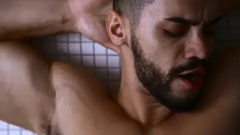 Arad WinWin baise Liam Riley