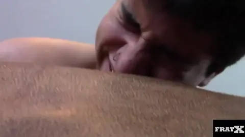 HÉ MON POTE, CHOPE CE MEC