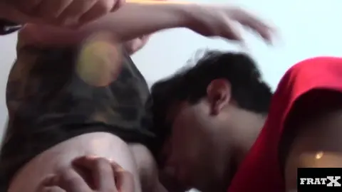 HÉ MON POTE, CHOPE CE MEC