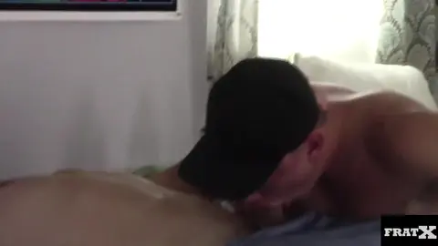 UNE BOUCHE RESTE UNE BOUCHE
