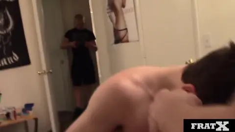 BAISE AU SALON
