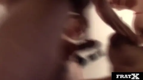 JUSQU'AUX COUILLES, MEC !