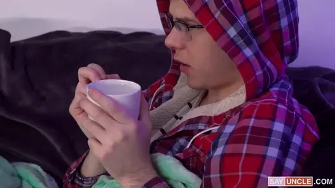 Action ou Vérité : Défonce-moi le cul ou avoue si tu veux sucer ma bite