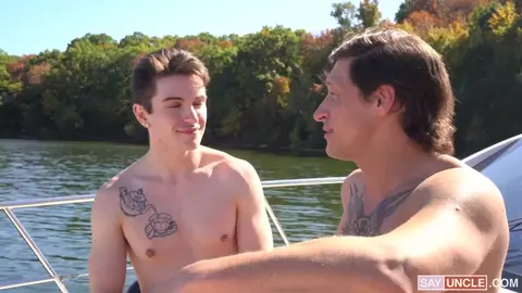 Une balade en bateau torride