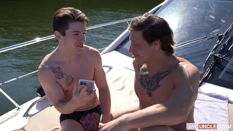 Une balade en bateau torride