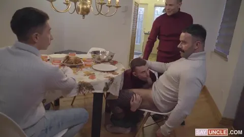 Deux twinks reconnaissants