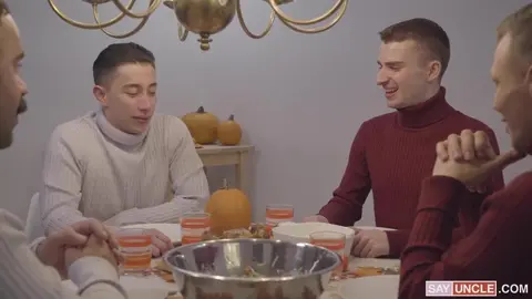 Deux twinks reconnaissants