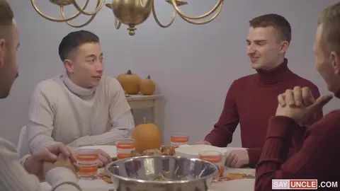 Deux twinks reconnaissants