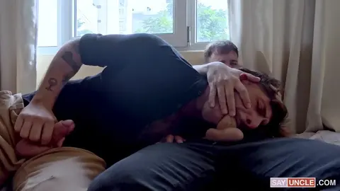 Seul avec un inconnu curieux (les débuts d’Ivo Rossi chez SayUncle)