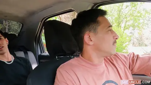 Mon chauffeur m’a conduit à l’endroit parfait pour le baiser
