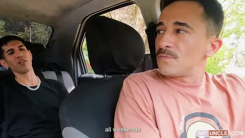 Mon chauffeur m’a conduit à l’endroit parfait pour le baiser
