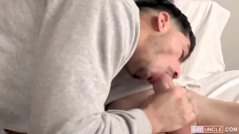 Un paquet d’argent, une bouche pleine de sperme
