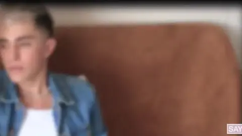 Beau et excité