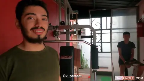 Il remplit son ami