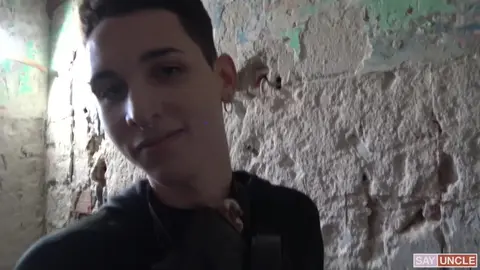 Je vais te donner mon marteau