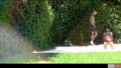 Au bord de la piscine