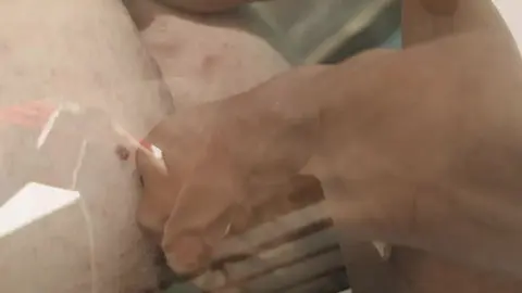 2 grosses bites noires pour Tim Law