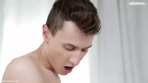 Docteurr Johnson se fait enculer  par un patient avec une bite d'âne