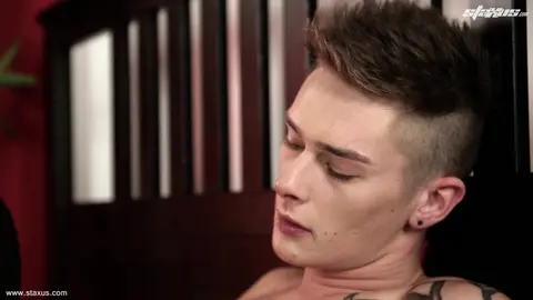 Connor Levi défoncé par une grosse bite noire