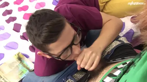 Roux baise son coloc