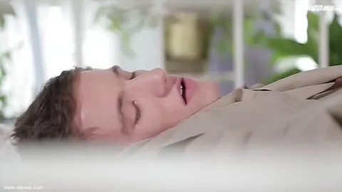 Baiseur polyvalent initie un débutant