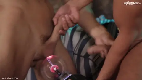 Attraction électrique