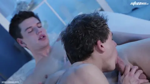 Préliminaires sensuels mènent à une baise hard