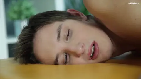 Massage intense et profond le fait jouir comme jamais