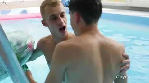 Sodo dans la piscine - Ron Negba & Danny Bianchi