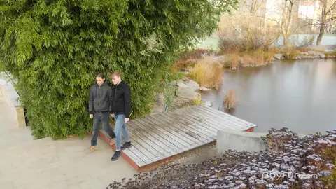 Jeune couple exhib : Jake Olsen & Lucian Fair