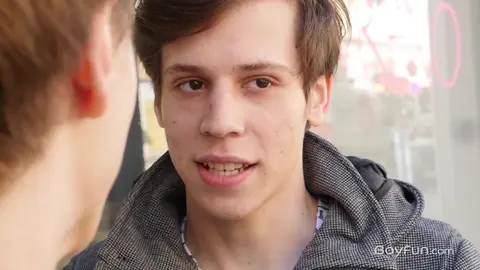 Twink avec une énorme bite - Gabe Isaac & Richard Hicks