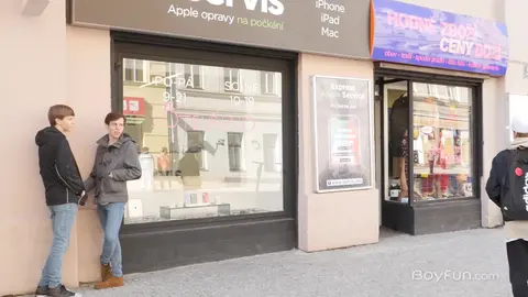 Twink avec une énorme bite - Gabe Isaac & Richard Hicks