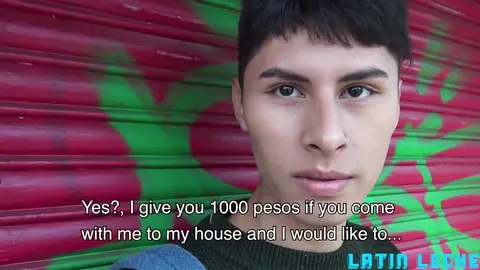 Jeune Argentin me suce en pleine rue