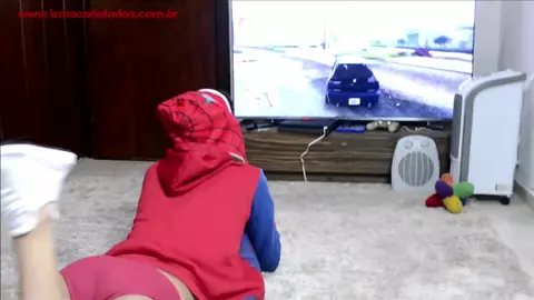 Mon oncle me baise – Minet Latino en cosplay se fait défoncer sans capote