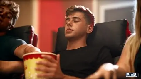 Une queue sous les popcorns — Joey Mills & Felix Fox